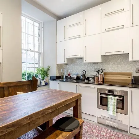 アパート Joivy Converted Flat In Historic Building In New Town エディンバラ