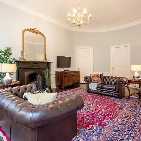 Joivy Converted Flat In Historic Building In New Town Apartman Edinburgh