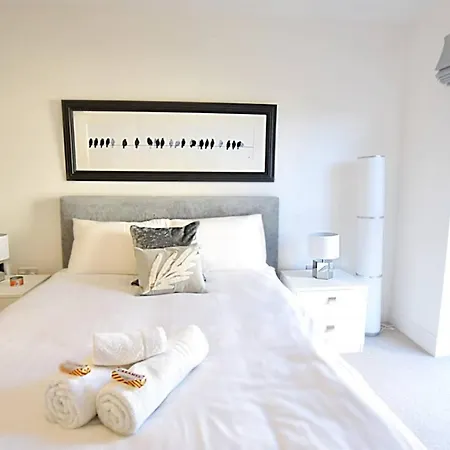 Altido Bright Centre 2bed, 2bath With Free Parking Appartement *