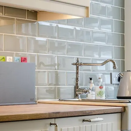 Apartament Joivy Stylish In Trendy New Town Location