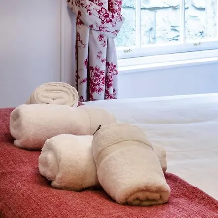 Joivy Stylish In Trendy New Town Location