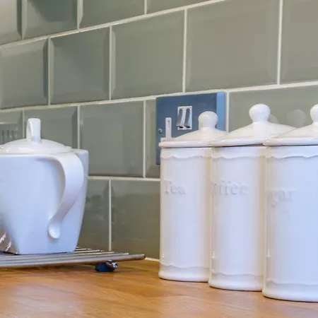 Joivy Stylish In Trendy New Town Location *