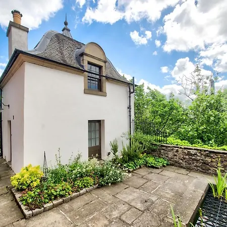Altido Rockhouse: Historic Gem - Photographer's Studio Ferienhaus
