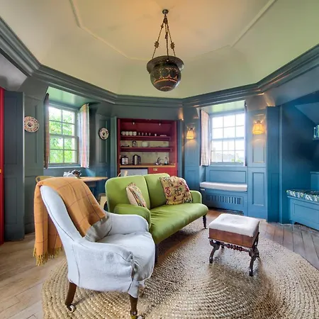 Altido Rockhouse: Historic Gem - Photographer's Studio * Edinburgh