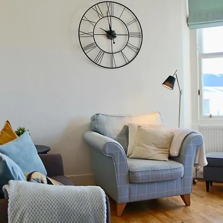 Modern 2 Bedroom Flat In City Centre