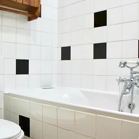 Modern 2 Bedroom Flat In City Centre Apartment *