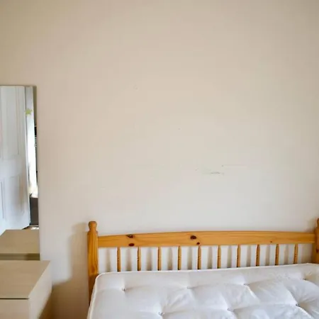 Traditional 2 Bedroom Appartement Edinburgh