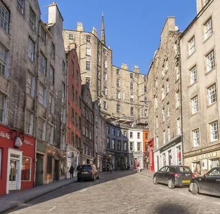 The Bolthole - Fantastic Old Town Location! *