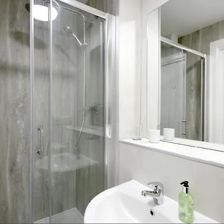 Bright And Homely 2 Bed With Parking Apartment Edinburgh