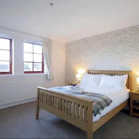 Bright And Homely 2 Bed With Parking Apartment Edinburgh