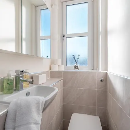 Silver Lining Luxury Holyrood Apt *