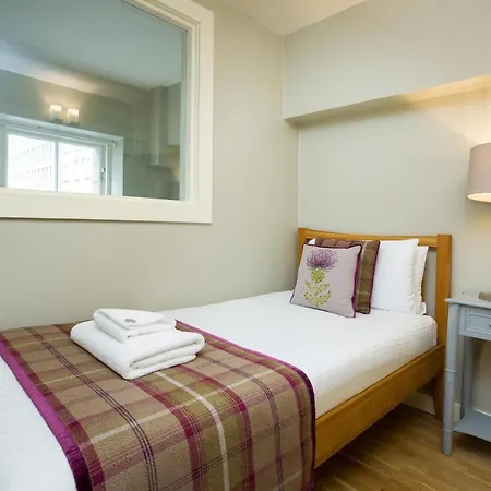 Nicolson Aparthotel 4*