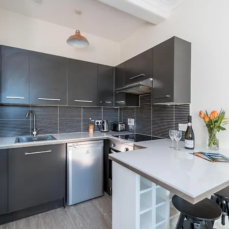 Silver Lining Luxury Holyrood Apt *