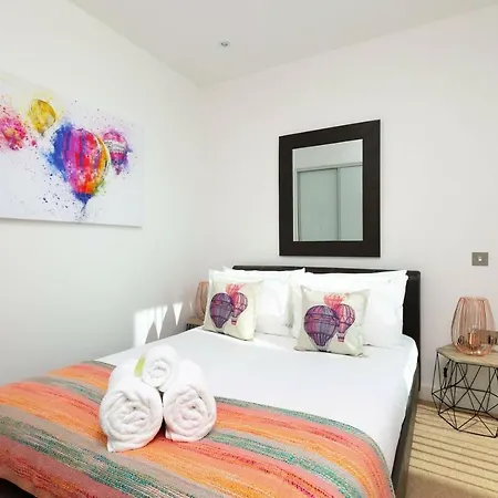 Apartment Altido Fantastic Flat With Parking