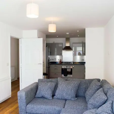Modern 1 Bedroom Apartment