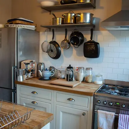 Apartament Traditional Stockbridge Colony With Garden