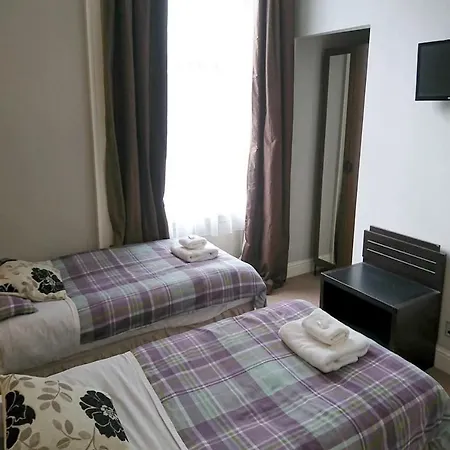 ゲストハウス The Thrums 3*