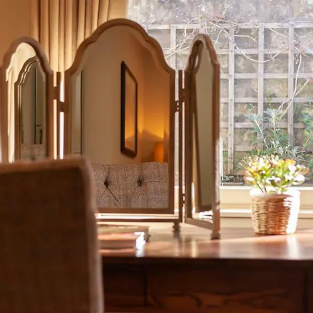 Hotel The Roseate - Small Luxury Of The World