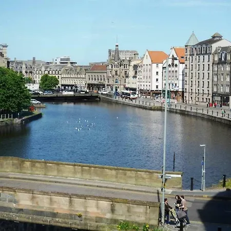 Fantastic 2 Bed With Superb Views On The Shore