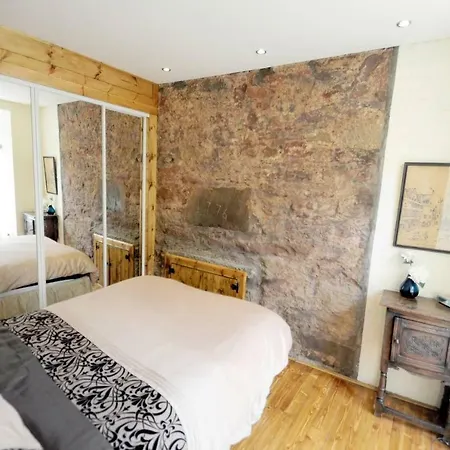 Apartamento Beautiful Apt With Lift By Castle Edimburgo