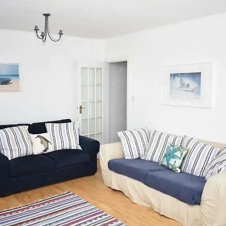 Bright And Spacious 2br House At The Waterfront *
