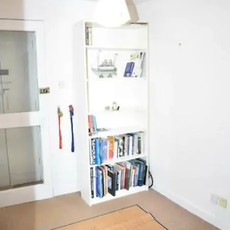 Bright And Spacious 2br House At The Waterfront