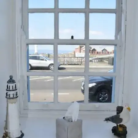 Bright And Spacious 2br House At The Waterfront *