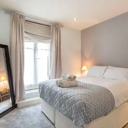 Stylish 2bed Apt With Free Parking/elevator *