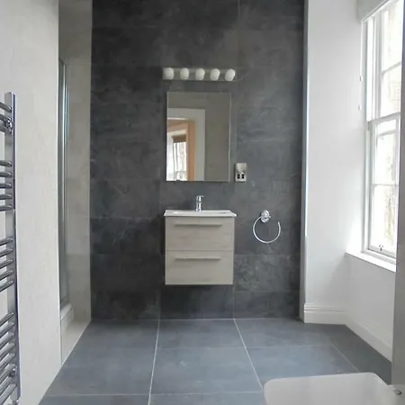 York Place Oasis 3 Bedroom Luxury Apt