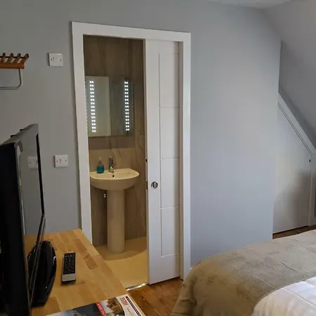Falcon Crest Gæstehus 3*