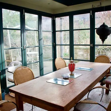 Beautiful Georgian 4 Bedroom Townhouse Appartamento *