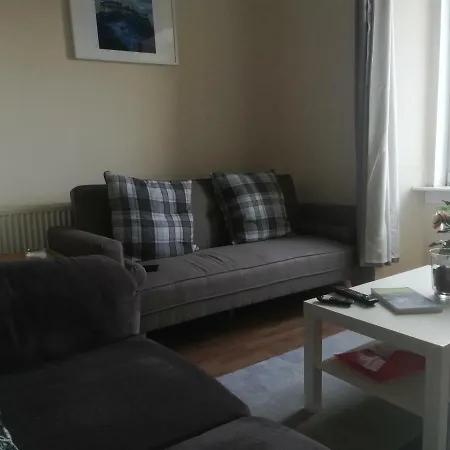 1 Bedroom Flat - 15 Mins From City Centre *