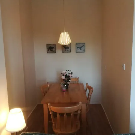 1 Bedroom Flat - 15 Mins From City Centre