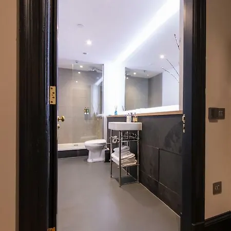 Linton Collection - 28 North Bridge Εδιμβούργο