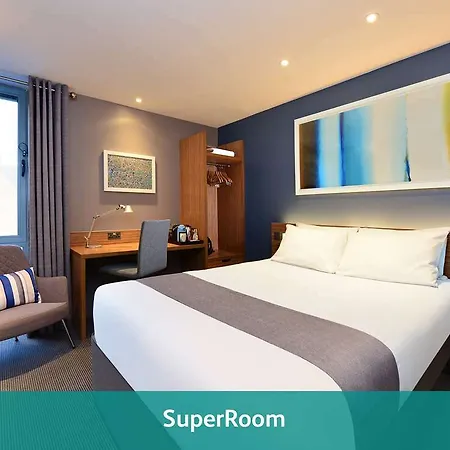 Travelodge Central 3*