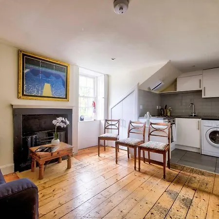 Stylish Rose Street Apt - Heart Of City Centre Edinburgh