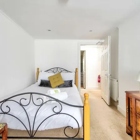 Stylish Rose Street Apt - Heart Of City Centre Apartment