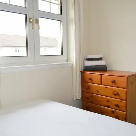 Attractive 3 Bedroom Flat In Central Haymarket *