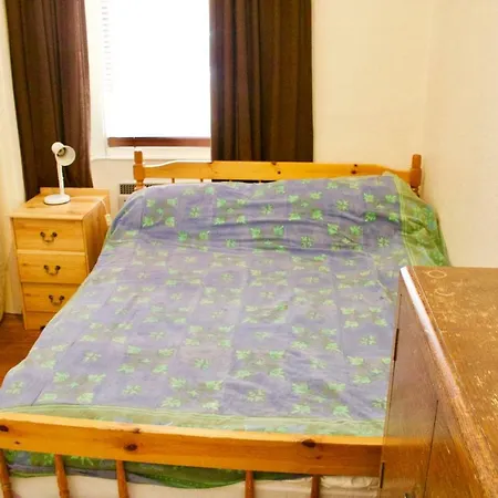 Cosy 1 Bedroom Flat Near The Meadows *