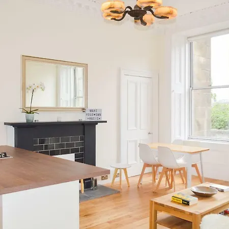 Bright 4 Bedroom Flat In Newington Appartement