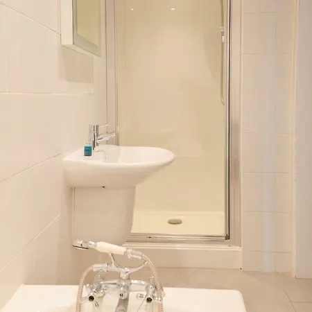 Appartement Bright 4 Bedroom Flat In Newington