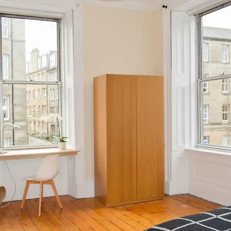 Appartement Bright 4 Bedroom Flat In Newington Édimbourg