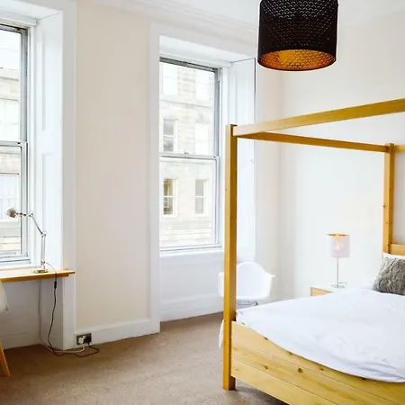 Bright 4 Bedroom Flat In Newington Édimbourg