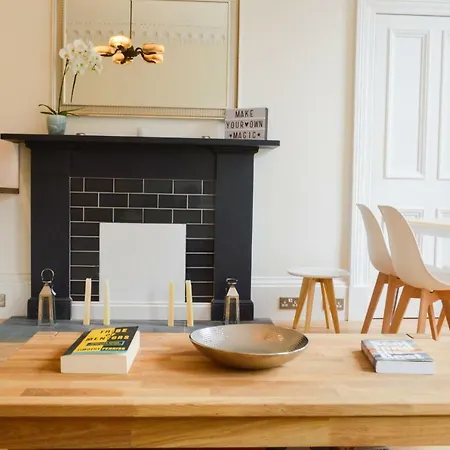 Bright 4 Bedroom Flat In Newington Appartement *