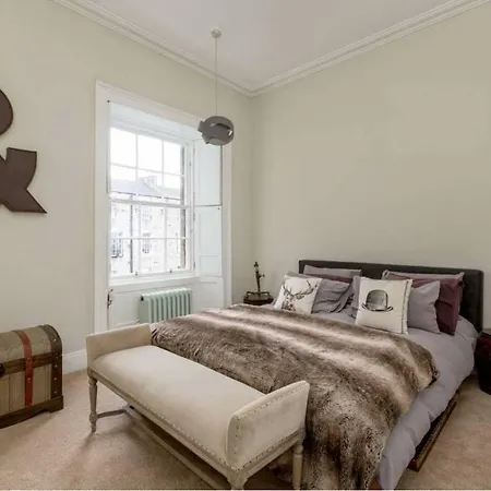 Elegant 3bedrm Apt In Heart Of New Town *