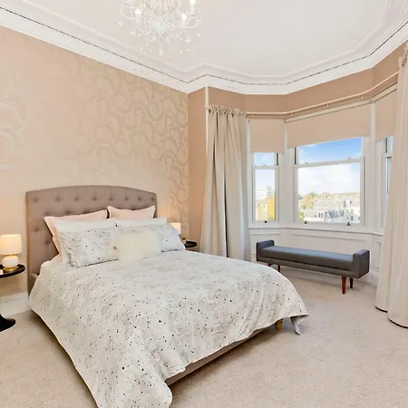 2 Bedroom Penthouse Sleeps 4 Appartamento Edimburgo