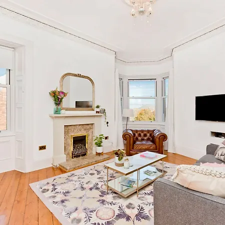 2 Bedroom Penthouse Sleeps 4
