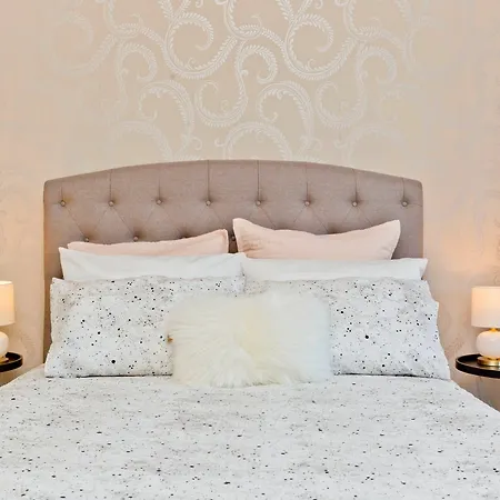 Appartamento 2 Bedroom Penthouse Sleeps 4 Edimburgo