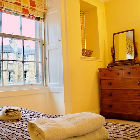 Appartement 2 Bedroom Flat In Newtown, *