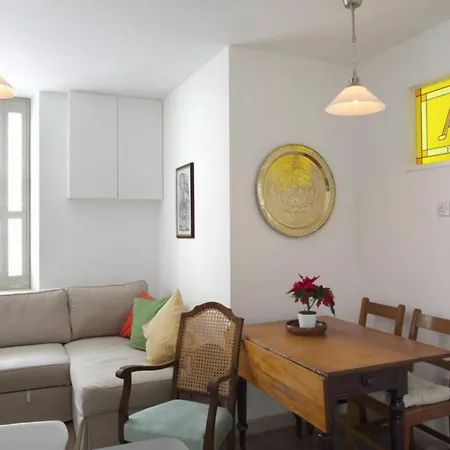 Appartement Quiet Ground Floor Mews Flat And Parking *